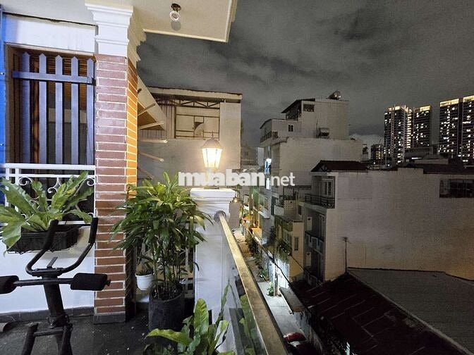 Penthouse Thành Thái- Sân rộng - máy giặt riêng - sát bv 115 - thoáng