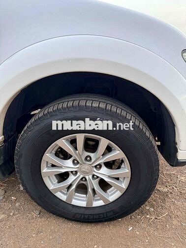 Mitsubishi Pajero Sport 2016 Trắng