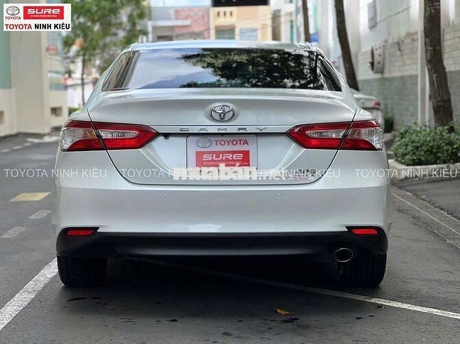 Toyota Camry 2020 2.0G 69.000 km Trắng
