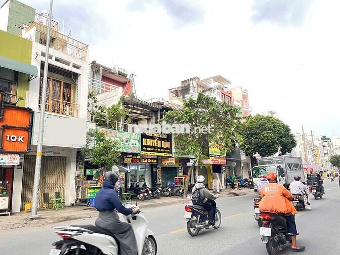 Góc 2 Mặt Tiền Đường Cách Mạng Tháng 8 Kinh Doanh Sầm Uất.