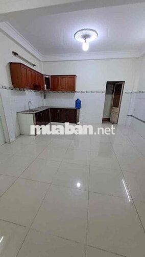 💰💰💰 NGUYÊN CĂN 2LẦU: 4PN 3WC, có sân để xe rộng - SÁT MẶT TIỀN ĐS8