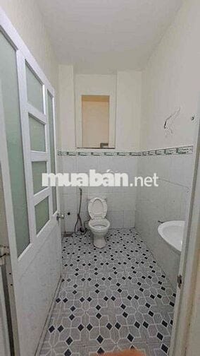 💰💰💰 NGUYÊN CĂN 2LẦU: 4PN 3WC, có sân để xe rộng - SÁT MẶT TIỀN ĐS8