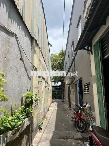 💰💰💰 NGUYÊN CĂN 2LẦU: 4PN 3WC, có sân để xe rộng - SÁT MẶT TIỀN ĐS8