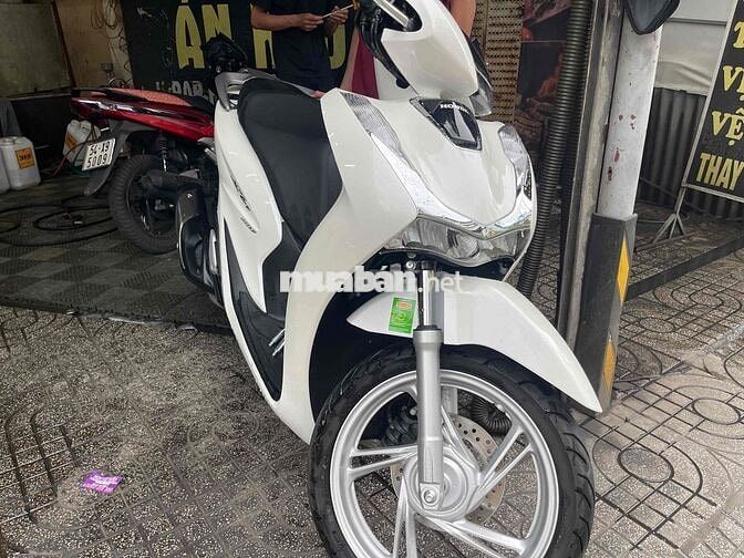 Honda SH160i Trắng 2000 km