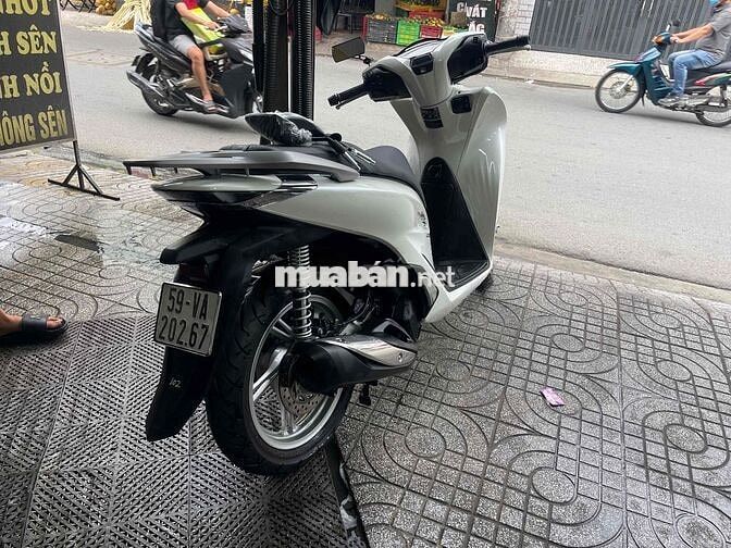 Honda SH160i Trắng 2000 km