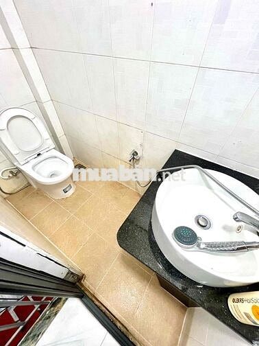 Cần cho thuê nhà đường 8m 3.2x19m đúc lửng 2pn 2wc 9tr
