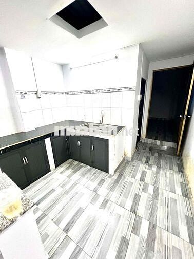 Cần cho thuê nhà đường 8m 3.2x19m đúc lửng 2pn 2wc 9tr