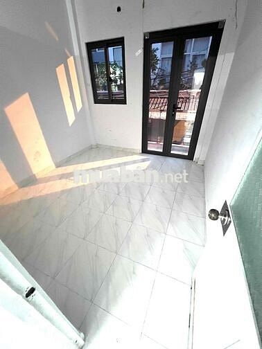 Cần cho thuê nhà đường 8m 3.2x19m đúc lửng 2pn 2wc 9tr