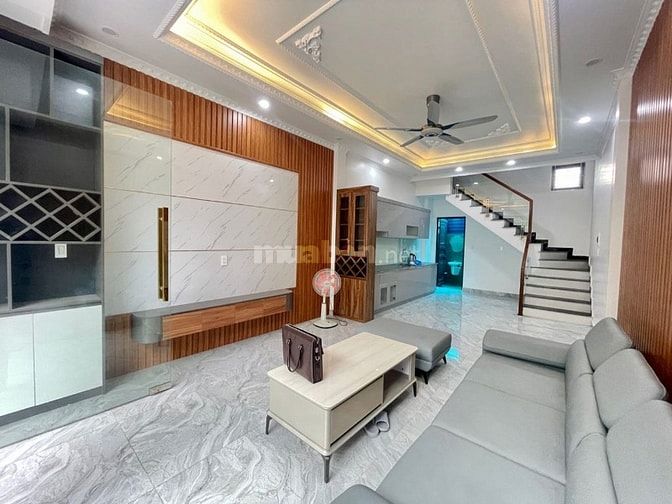 Chủ cần tiền gấp bán nhà đường Lê Hồng Phong - nhà 4 tầng cực đẹp