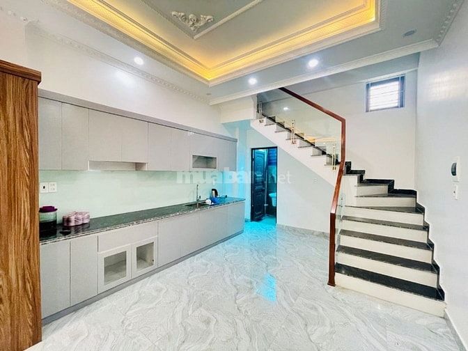 Chủ cần tiền gấp bán nhà đường Lê Hồng Phong - nhà 4 tầng cực đẹp