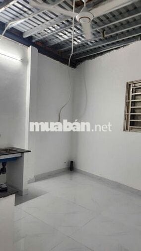 Chủ cho thuê nhà mới cấp 4  DT:4x18 giá 6,5tr/thg ,HBC,TĐ
