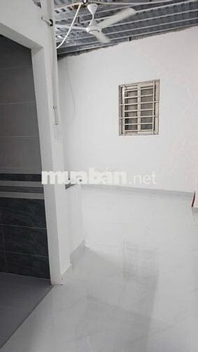 Chủ cho thuê nhà mới cấp 4  DT:4x18 giá 6,5tr/thg ,HBC,TĐ