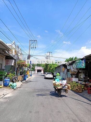 NHÀ MẶT TIỀN NGUYỄN THỊ CHẠY P. DĨ AN DT 88,8M² NHÀ TRỆT LẦU ĐƯỜNG OTO