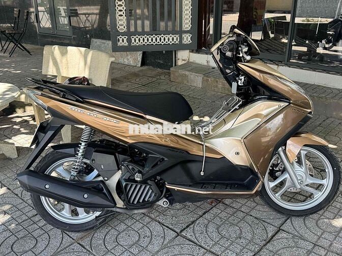 Honda Air Blade 125 Vàng đồng 17303 km