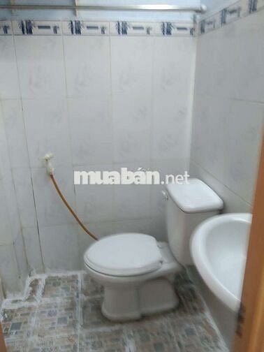 nhà mặt tiền phòng trống sạch sẽ  yên tĩnh giờ giấc tự do an ninh