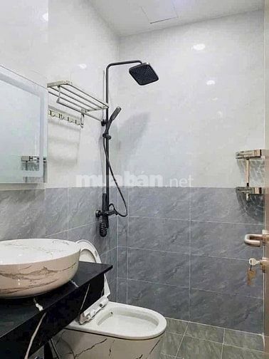 Định Cư cần bán gấp nhà Q3 4 Tỷ 7 DT :52m2 sổ riêng liên hệ xem nhà 