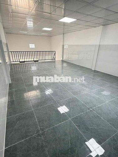 Nhà trệt lửng mới 5x14m trống suốt phù hợp kho, trưng bày sản phẩm