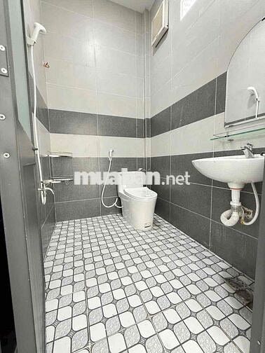 Nhà trệt lửng mới 5x14m trống suốt phù hợp kho, trưng bày sản phẩm