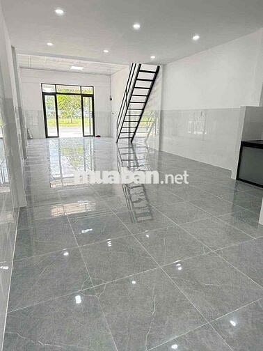 Nhà trệt lửng mới 5x14m trống suốt phù hợp kho, trưng bày sản phẩm