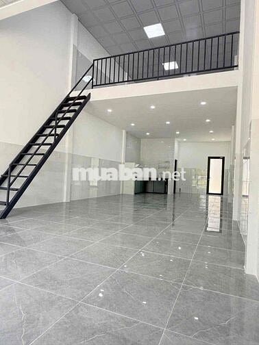 Nhà trệt lửng mới 5x14m trống suốt phù hợp kho, trưng bày sản phẩm