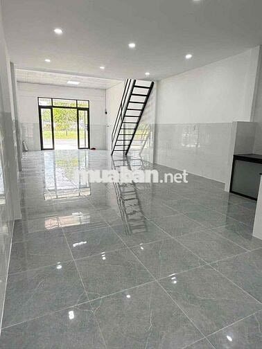 Nhà trệt lửng mới 5x14m trống suốt phù hợp kho, trưng bày sản phẩm