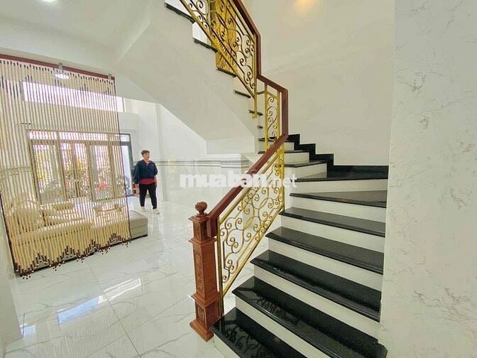 CHO THUÊ NHÀ ĐẸP CÓ THANG MÁY 4X20M MẶT TIỀN ĐƯỜNG SỐ P.TÂN HƯNG Q7