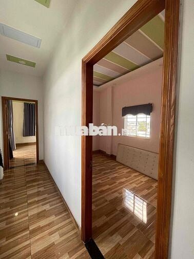 Cho thuê nhà 2 mặt tiền góc Đông Thạnh 4 Hóc Môn, 7PN, DT khủng kinh d