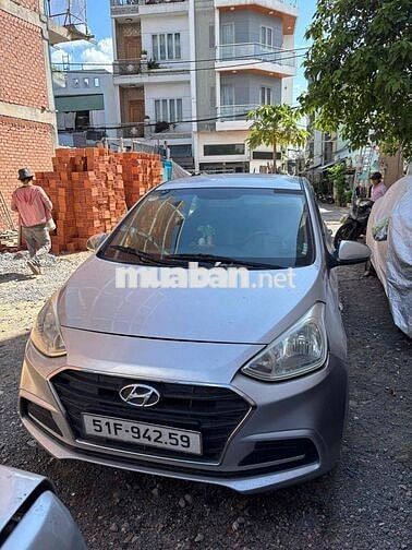 Hyundai i10 màu Bạc