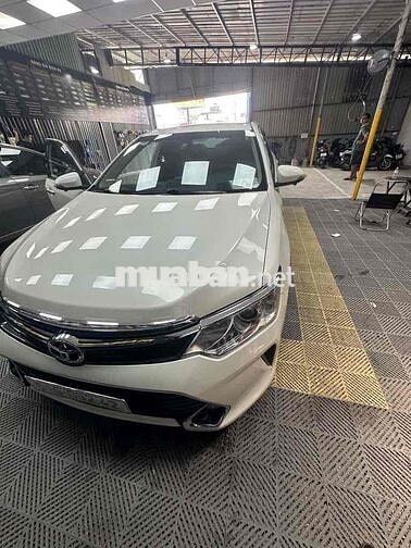 Toyota Camry Trắng 70000 km