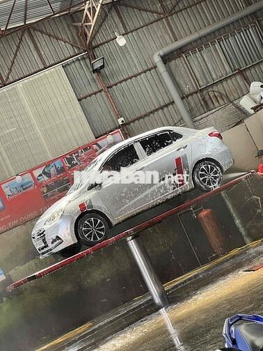 Hyundai i10 màu Bạc