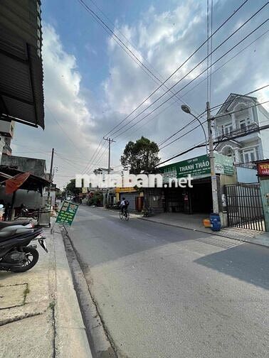 Cho thuê nhà 2 mặt tiền góc Đông Thạnh 4 Hóc Môn, 7PN, DT khủng kinh d