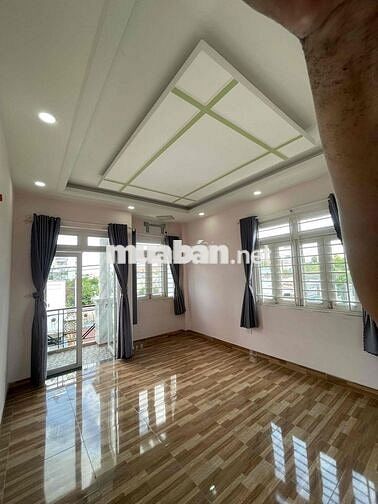 Cho thuê nhà 2 mặt tiền góc Đông Thạnh 4 Hóc Môn, 7PN, DT khủng kinh d