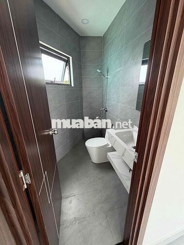 Cho thuê văn phòng hoặc nhà ở tầng lầu mặt tiền đường Dương Quảng Hàm