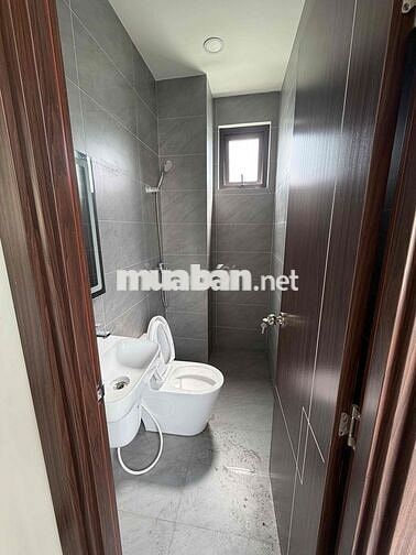 Cho thuê văn phòng hoặc nhà ở tầng lầu mặt tiền đường Dương Quảng Hàm