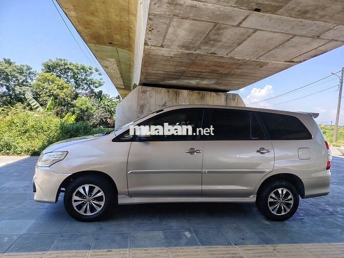 Toyota Innova 2015 2.0G Vàng cát
