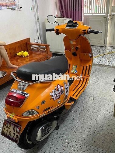 Piaggio Vespa màu Cam
