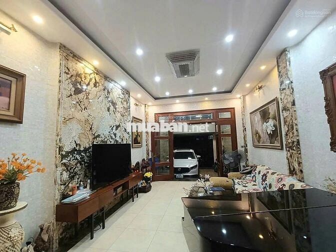 Bán nhà Cầu Giấy, Nhà đẹp dân xây, ô tô đỗ, 65m2, 18,2 tỷ