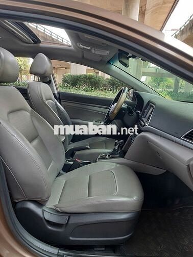 Hyundai Elantra 2016 số tự động