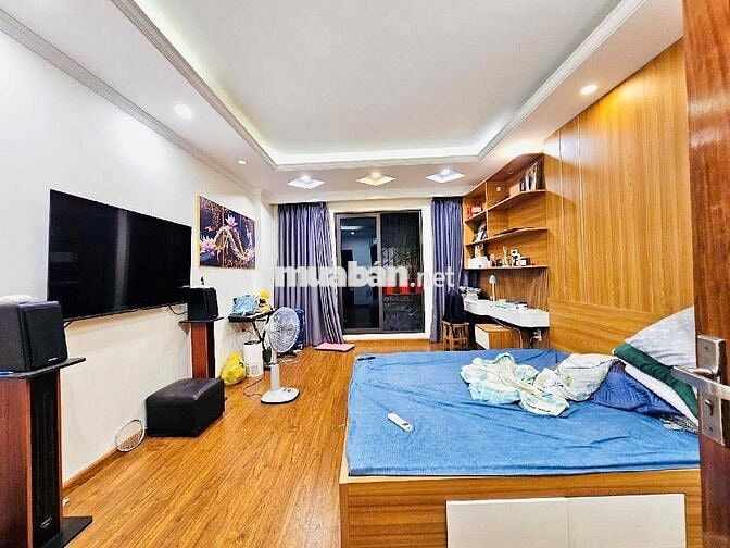 Bán nhà Cầu Giấy, Nhà đẹp dân xây, ô tô đỗ, 65m2, 18,2 tỷ