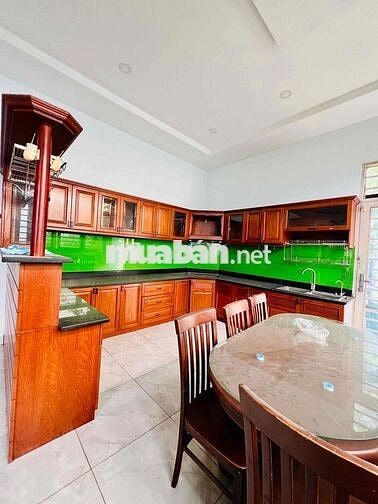 Cho Thuê Biệt Thự Đường Nhựa Thông DT 10x40m 1Trệt 1Lầu 5Pn 4Wc Vườn