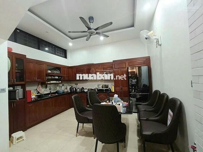 Bán nhà Cầu Giấy, Nhà đẹp dân xây, ô tô đỗ, 65m2, 18,2 tỷ