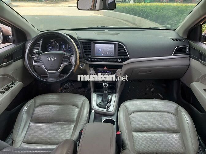Hyundai Elantra 2016 số tự động
