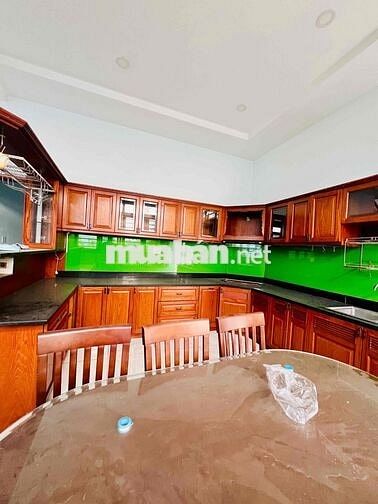 Cho Thuê Biệt Thự Đường Nhựa Thông DT 10x40m 1Trệt 1Lầu 5Pn 4Wc Vườn