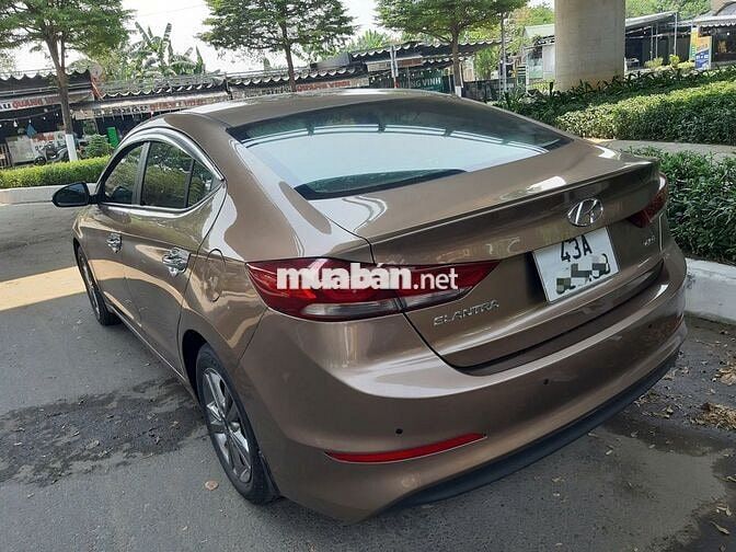Hyundai Elantra 2016 số tự động