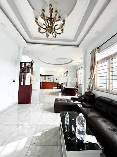 Cho Thuê Biệt Thự Đường Nhựa Thông DT 10x40m 1Trệt 1Lầu 5Pn 4Wc Vườn