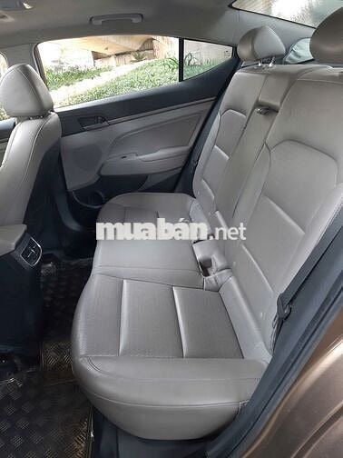 Hyundai Elantra 2016 số tự động