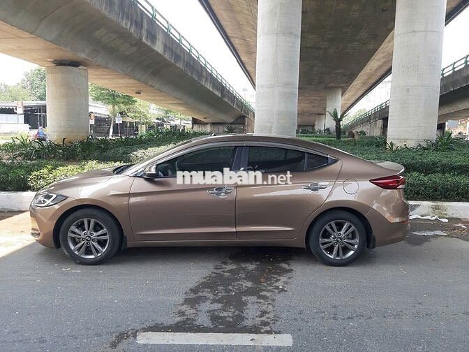 Hyundai Elantra 2016 số tự động