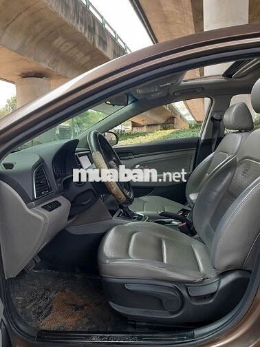 Hyundai Elantra 2016 số tự động