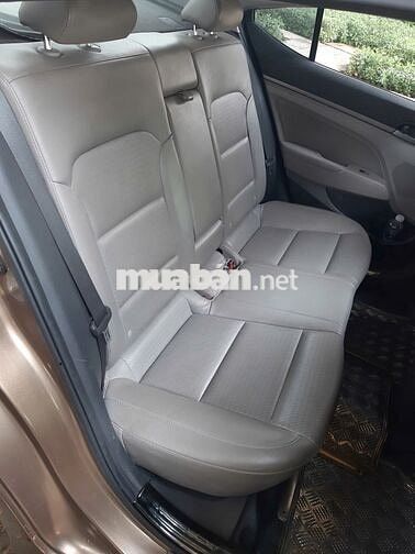 Hyundai Elantra 2016 số tự động
