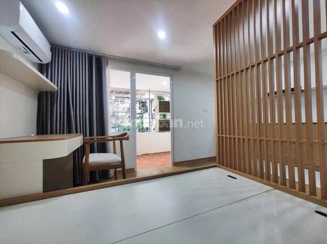 Bán căn hộ tập thể tầng 2 mặt phố Nguyên Hồng 